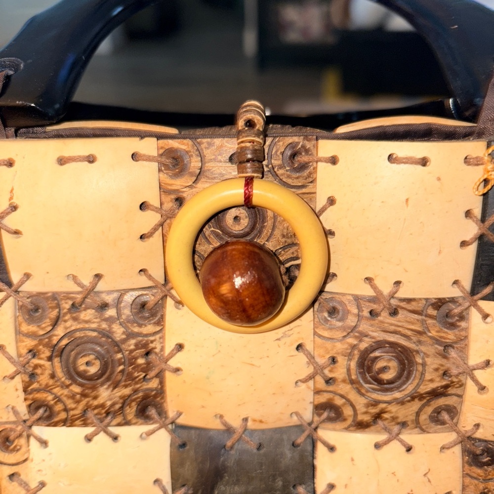 *Beautiful Coconut Shell Handbag - Picture 5 of 10